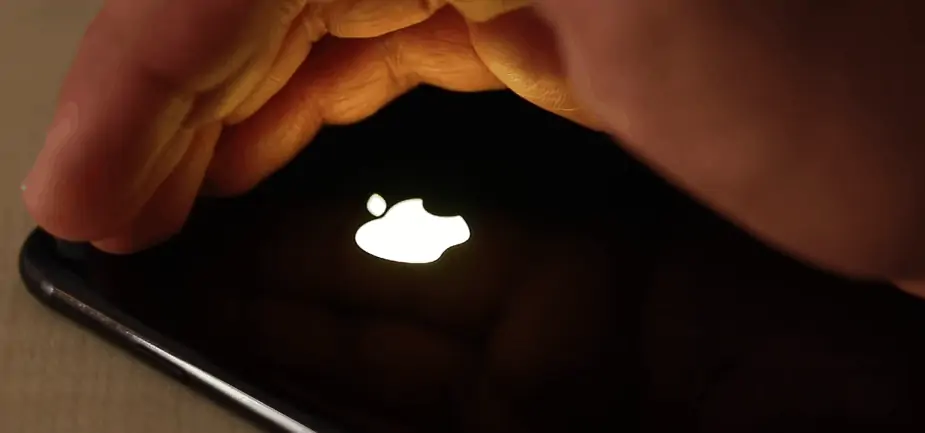 how to make the apple logo glow on iphone xr