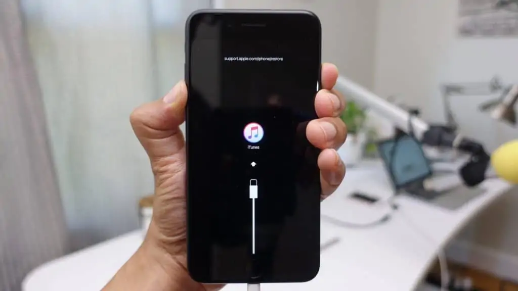 iphone 11 stuck in recovery mode