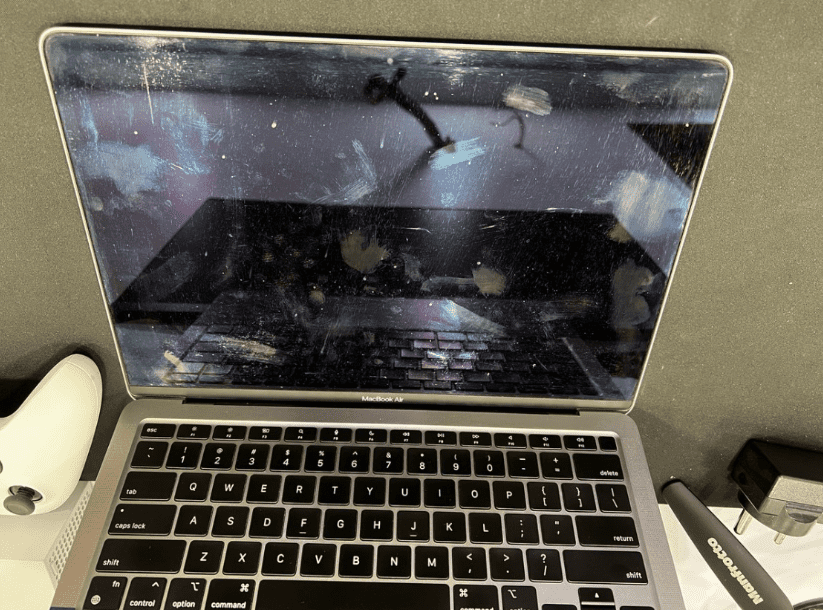 How to Clean the MacBook Screen
